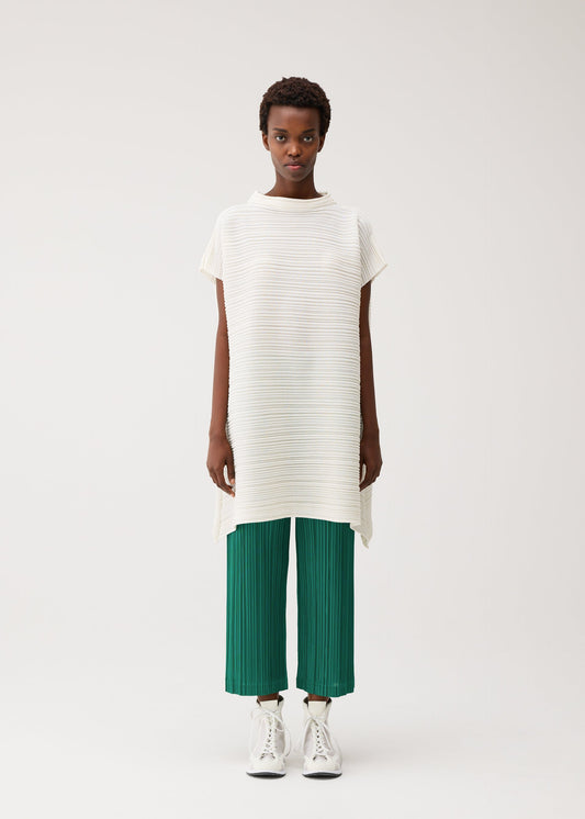 A model wears the PLEATS PLEASE ISSEY MIYAKE PAPER BOUNCE KNIT top.