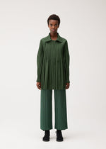 A model wears the PLEATS PLEASE ISSEY MIYAKE SMOOTH COAT smooth-coat-coat-black-3.