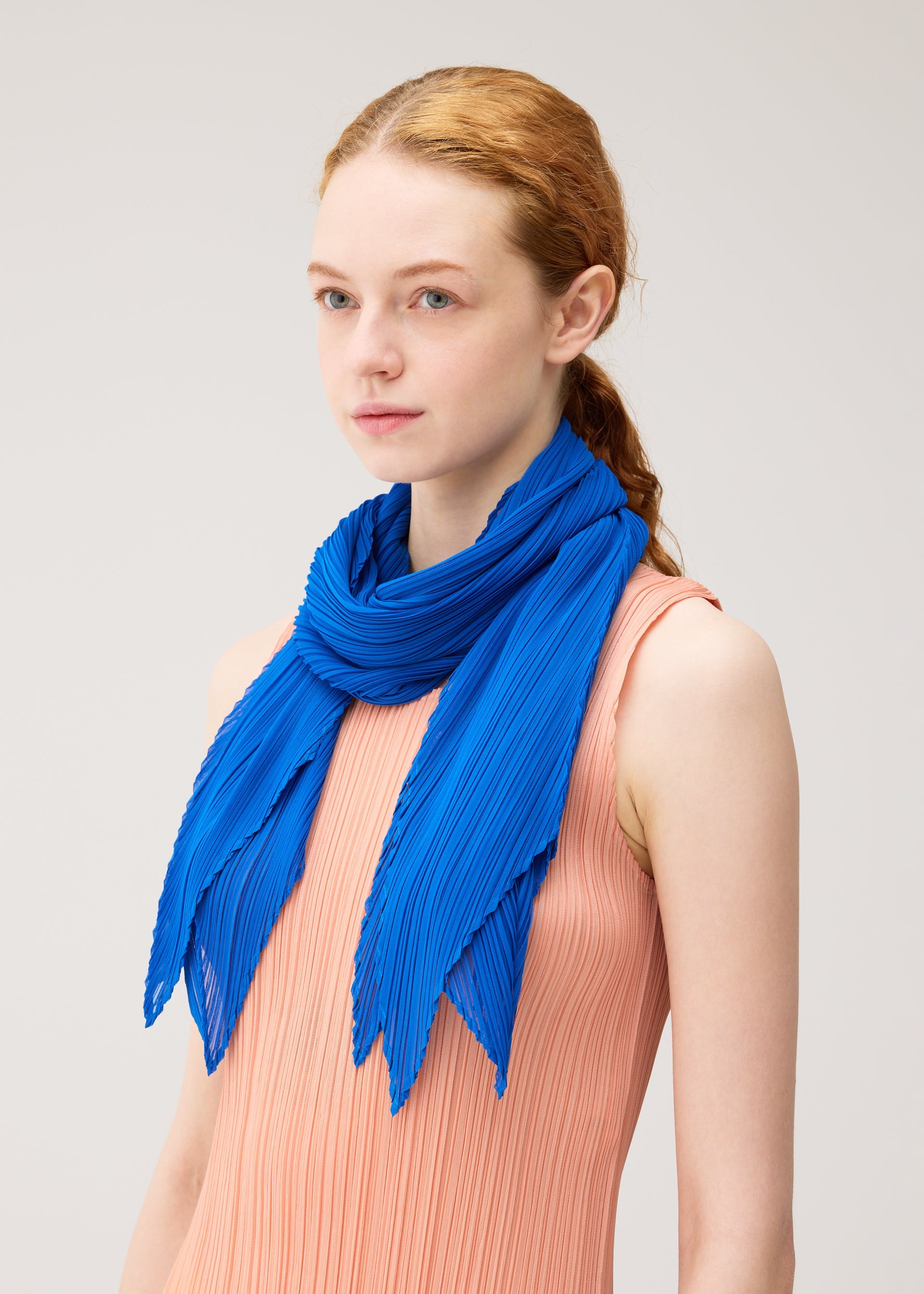 ISSEY MIYAKE Scarves – The official ISSEY MIYAKE ONLINE STORE